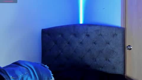 Violet and Casper online show from February 21, 2025, 11:32 pm