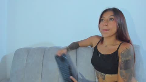 Violet and Casper online show from December 19, 2025, 5:03 am