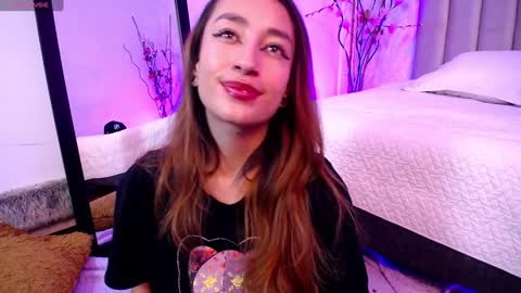 Snapshot of violet_jonesss chatting on December 22, 2024, 2:16 pm Violet Jones online show from December 22, 2024, 2:16 pm