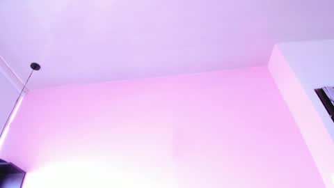 Snapshot of violet_myerrs chatting on September 17, 2025, 1:35 pm violet online show from September 17, 2025, 1:35 pm