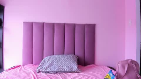 Snapshot of violet_myerrs chatting on September 29, 2025, 2:00 pm violet online show from September 29, 2025, 2:00 pm