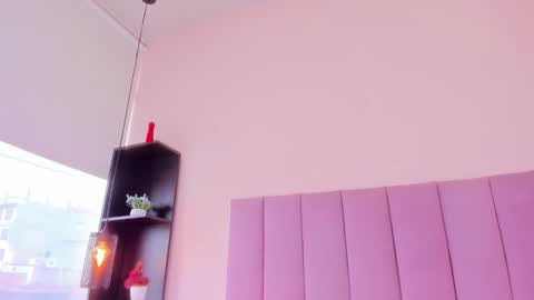 Snapshot of violet_myerrs chatting on November 12, 2025, 2:39 pm violet online show from November 12, 2025, 2:39 pm