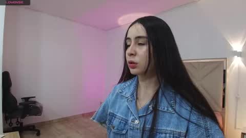 violet_tay1 online show from October 25, 2025, 11:40 am