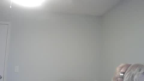 violet_winter97 online show from January 6, 2025, 11:42 pm