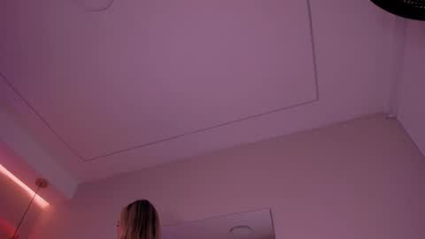 Violeta  online show from November 30, 2025, 11:14 am