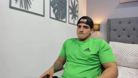 VIOLETA AND MAXX online show from December 2, 2025, 12:05 am