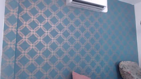 Snapshot of violeta_cute18 chatting on January 25, 2025, 1:21 am Violeta online show from January 25, 2025, 1:21 am