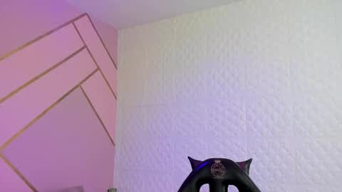     online show from December 18, 2025, 9:10 pm