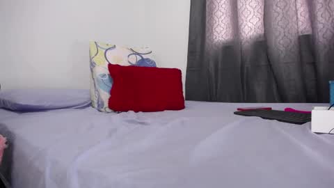 VIOLETA SORACHI  online show from November 15, 2025, 9:11 pm