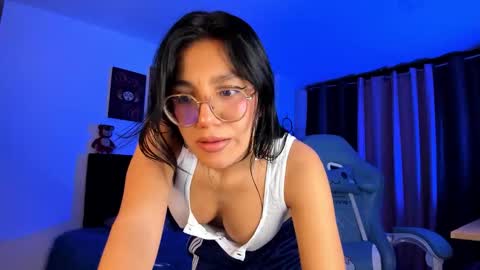 Snapshot of violetbunnyy1 chatting on October 23, 2025, 2:44 am Violet online show from October 23, 2025, 2:44 am