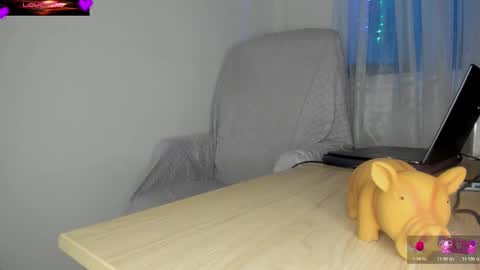 violetparkker online show from November 19, 2025, 4:45 am