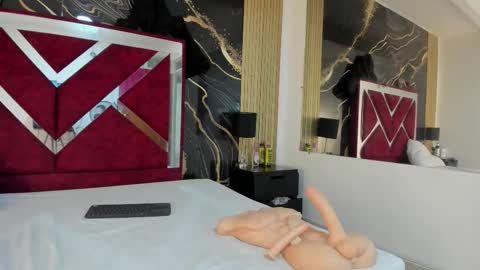 Violet Rose online show from November 15, 2025, 9:43 pm