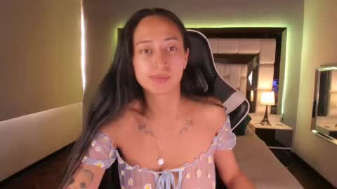 Snapshot of violetskinny chatting on December 11, 2024, 9:34 pm violetskinny online show from December 11, 2024, 9:34 pm
