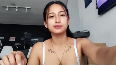 Snapshot of violetskinny chatting on January 19, 2025, 3:32 pm violetskinny online show from January 19, 2025, 3:32 pm