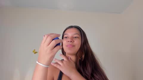 violett_24_ online show from November 4, 2025, 7:02 pm