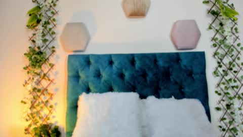 violett  rousee online show from October 21, 2025, 2:07 pm