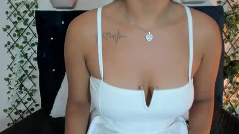 violett  rousee online show from November 6, 2025, 4:19 pm