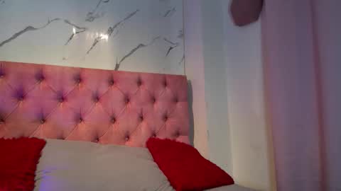 violett  rousee online show from December 17, 2025, 4:46 pm