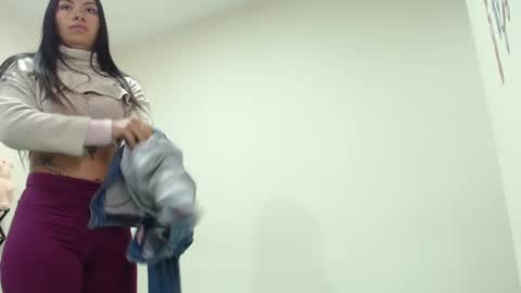 Snapshot of violett_flowers chatting on February 4, 2025, 10:24 pm violeta online show from February 4, 2025, 10:24 pm