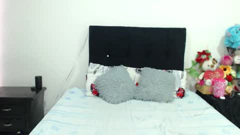 Snapshot of violett_flowers chatting on February 6, 2025, 6:46 pm violeta online show from February 6, 2025, 6:46 pm