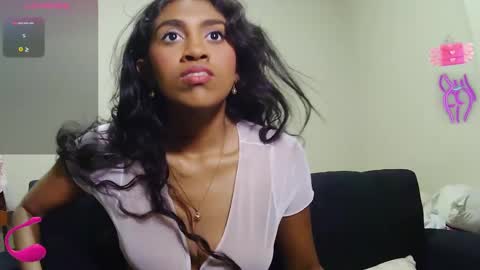 Snapshot of violett_lara chatting on January 27, 2025, 10:38 pm violett online show from January 27, 2025, 10:38 pm