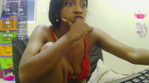 Snapshot of violett_lara chatting on March 12, 2025, 10:39 pm violett online show from March 12, 2025, 10:39 pm