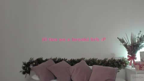 violetta_finch online show from January 7, 2025, 11:16 am