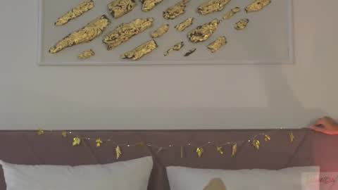 Snapshot of violetta_finch chatting on October 23, 2025, 10:36 am violetta_finch online show from October 23, 2025, 10:36 am