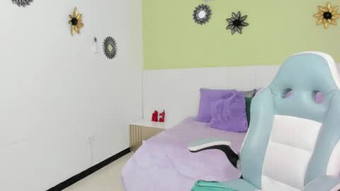 Snapshot of violetta_skinny chatting on September 30, 2025, 10:09 am violetta online show from September 30, 2025, 10:09 am