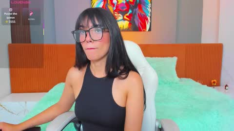 Snapshot of violetta_skinny chatting on November 9, 2025, 10:13 am violetta online show from November 9, 2025, 10:13 am