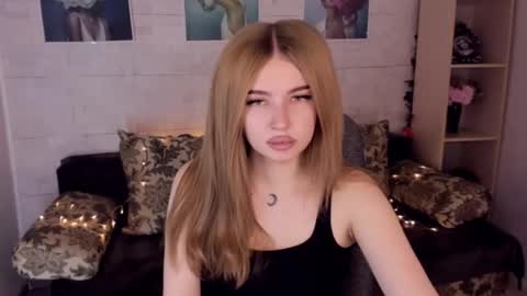 Snapshot of violettaotis chatting on December 16, 2024, 2:38 pm ViolettaOtis online show from December 16, 2024, 2:38 pm