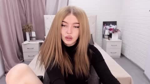 Snapshot of violettaotis chatting on December 21, 2024, 11:33 am ViolettaOtis online show from December 21, 2024, 11:33 am