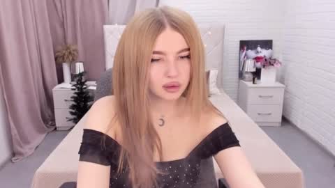 Snapshot of violettaotis chatting on January 4, 2025, 11:33 am ViolettaOtis online show from January 4, 2025, 11:33 am