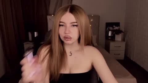 Snapshot of violettaotis chatting on January 16, 2025, 11:37 am ViolettaOtis online show from January 16, 2025, 11:37 am