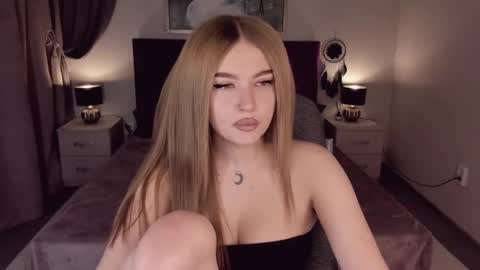 Snapshot of violettaotis chatting on January 22, 2025, 11:34 am ViolettaOtis online show from January 22, 2025, 11:34 am