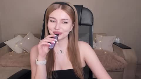 Snapshot of violettaotis chatting on February 6, 2025, 2:26 pm ViolettaOtis online show from February 6, 2025, 2:26 pm