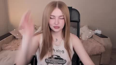 Snapshot of violettaotis chatting on February 7, 2025, 11:23 am ViolettaOtis online show from February 7, 2025, 11:23 am