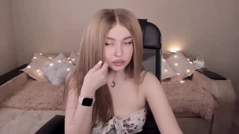 Snapshot of violettaotis chatting on February 14, 2025, 11:42 am ViolettaOtis online show from February 14, 2025, 11:42 am