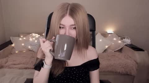 Snapshot of violettaotis chatting on February 15, 2025, 11:28 am ViolettaOtis online show from February 15, 2025, 11:28 am