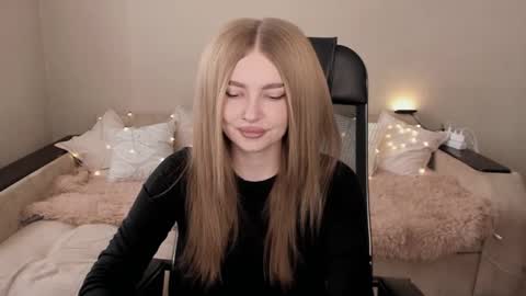 Snapshot of violettaotis chatting on February 16, 2025, 10:21 am ViolettaOtis online show from February 16, 2025, 10:21 am