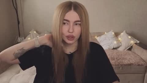 Snapshot of violettaotis chatting on September 17, 2025, 11:23 am ViolettaOtis online show from September 17, 2025, 11:23 am