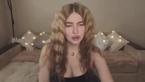 Snapshot of violettaotis chatting on September 24, 2025, 11:13 am ViolettaOtis online show from September 24, 2025, 11:13 am