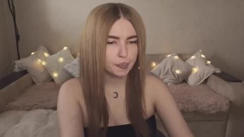 Snapshot of violettaotis chatting on September 25, 2025, 12:42 pm ViolettaOtis online show from September 25, 2025, 12:42 pm