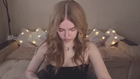 Snapshot of violettaotis chatting on October 16, 2025, 12:06 pm ViolettaOtis online show from October 16, 2025, 12:06 pm