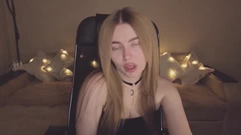 Snapshot of violettaotis chatting on November 22, 2025, 1:43 pm ViolettaOtis online show from November 22, 2025, 1:43 pm