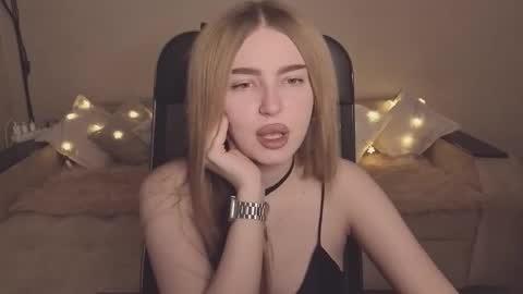 Snapshot of violettaotis chatting on November 28, 2025, 12:08 pm ViolettaOtis online show from November 28, 2025, 12:08 pm