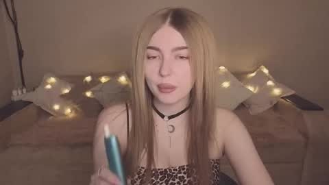 Snapshot of violettaotis chatting on November 29, 2025, 2:20 pm ViolettaOtis online show from November 29, 2025, 2:20 pm