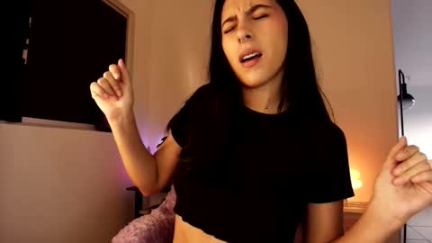 Violetta....Follow me in Twitter... online show from October 19, 2025, 10:49 am