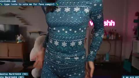 Snapshot of violishh chatting on January 19, 2025, 6:43 pm follow me on twitter violishh and ig violishh online show from January 19, 2025, 6:43 pm