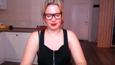 Snapshot of vip_juicy chatting on September 24, 2025, 9:34 am VelvettTime online show from September 24, 2025, 9:34 am